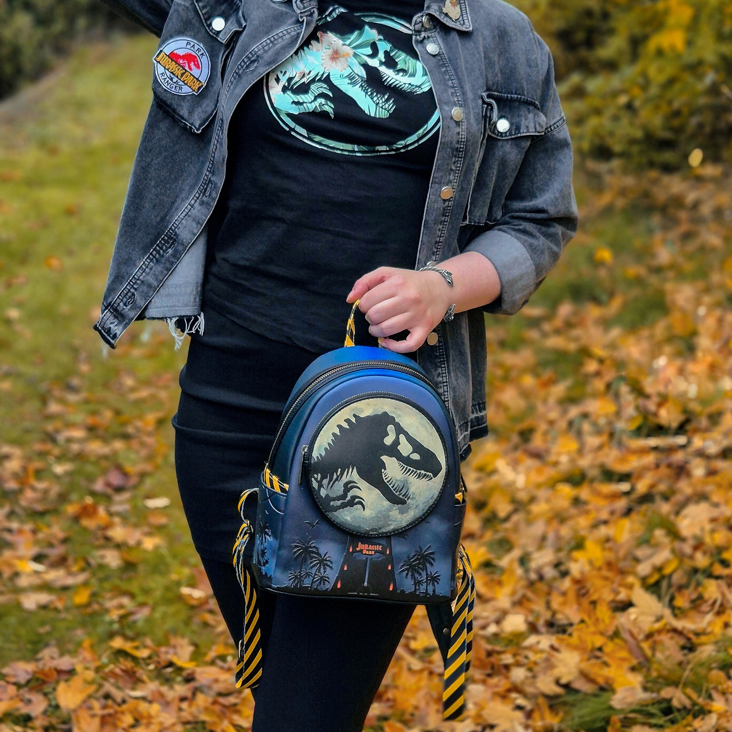 elbenwald-jurassic-park-30th-mini-rucksack-glow-in-the-dark image 7