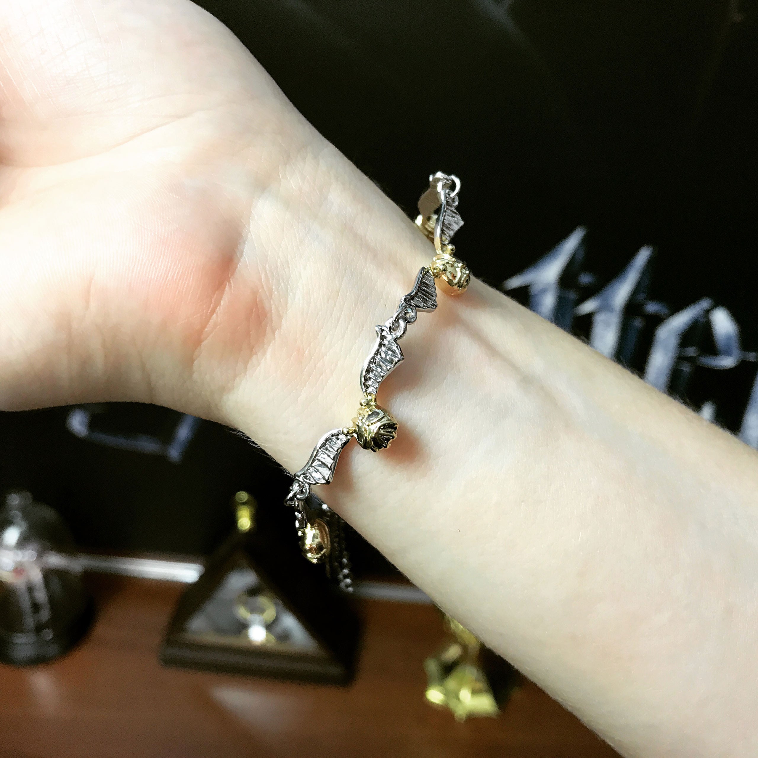 harry-potter-goldener-schnatz-armband-gold-17-cm image 2
